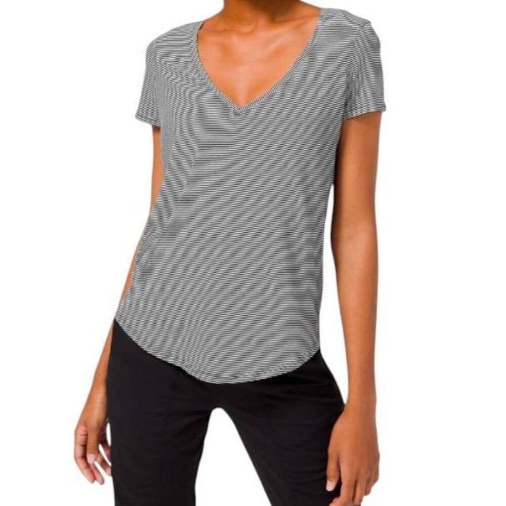 LULULEMON ATHLETICA Love Tee II Short Sleeve Top Size 6